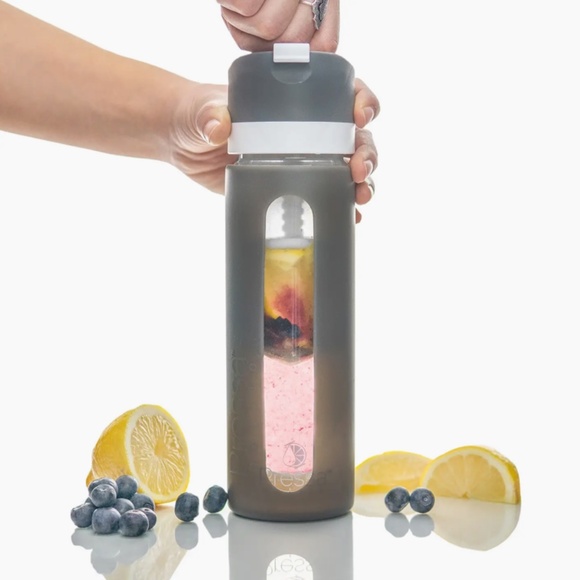 NEW Pressa Bottle Charcoal Glass Water Bottle - with Fruit Press - Picture 2 of 2